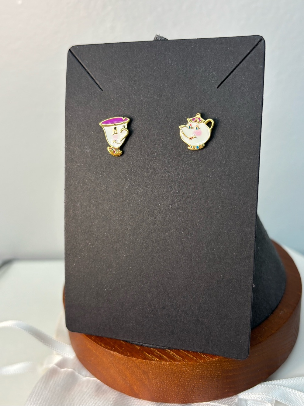 BEAUTY & THE BEAST Mrs Potts & Chip Teapot & Cup Stud Earrings NWOT - Picture 3 of 5